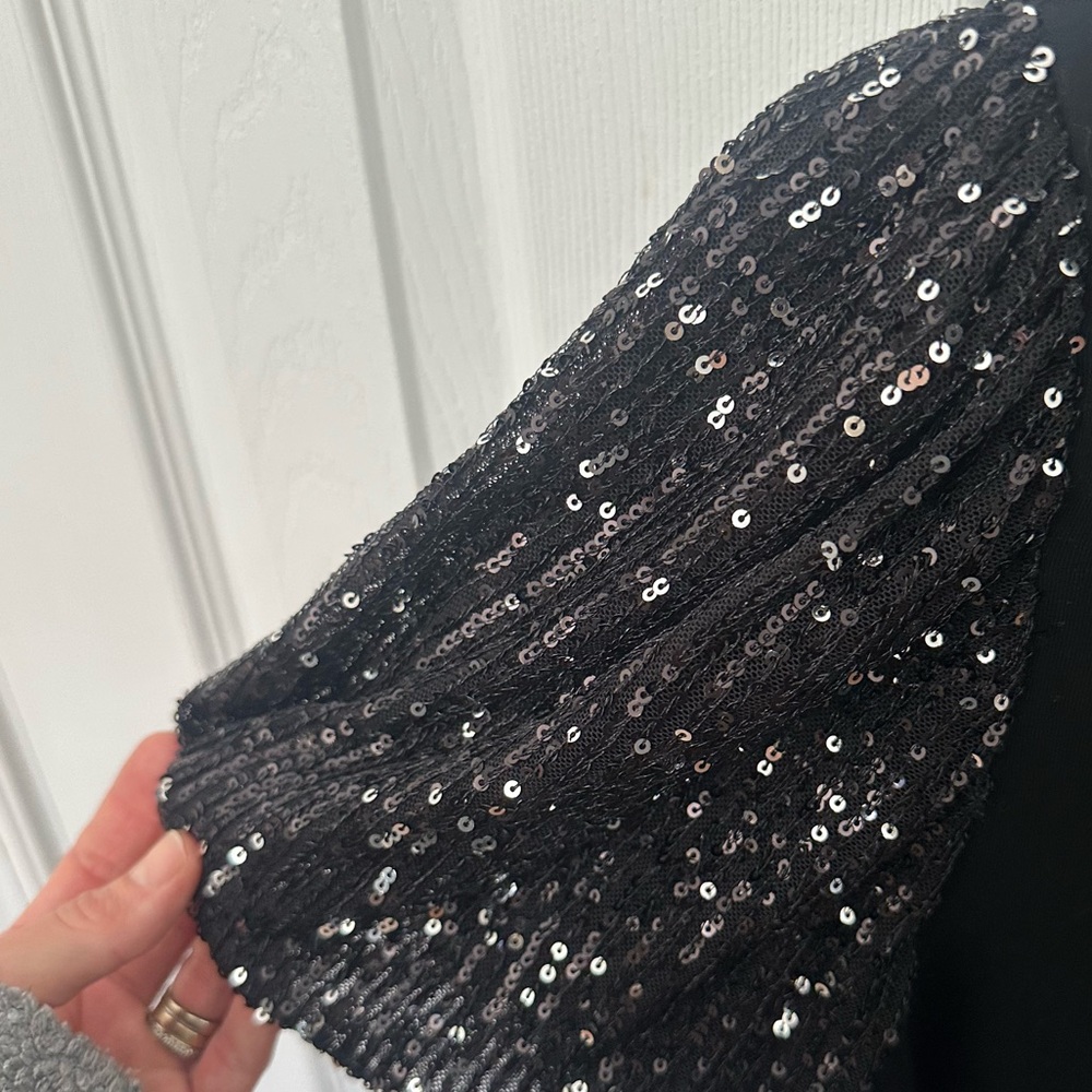 Sequin puff sleeve, black top - Picture 2 of 4